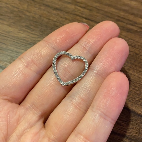 Sterling silver and diamond heart pendant. - Picture 3 of 5